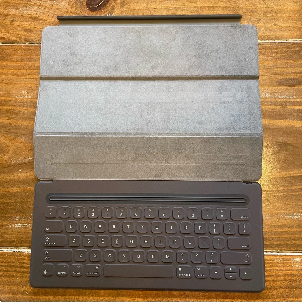 Apple Smart Keyboard Folio in Dark Gray